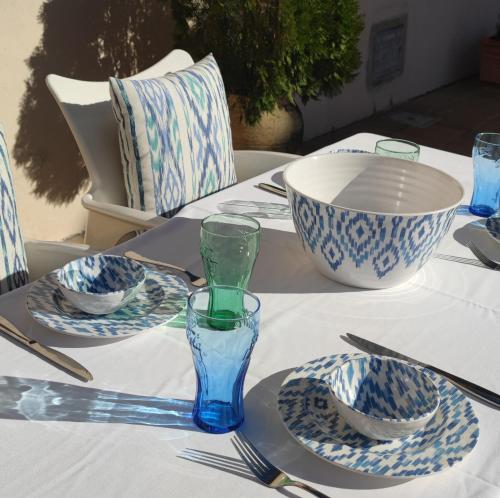 a table with blue and white plates and a bowl at MASÍA de SAN JUAN CASA NÚMERO 1 en Castillo con piscina y Aire Acondicionado in Segorbe