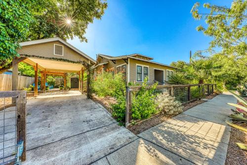 Gallery image of Sunset Cottage in San Antonio