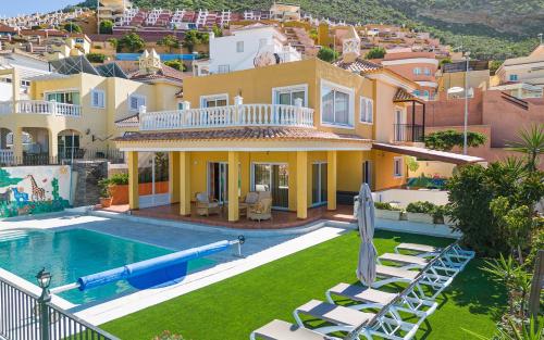 Villa with private pool and magnificent views