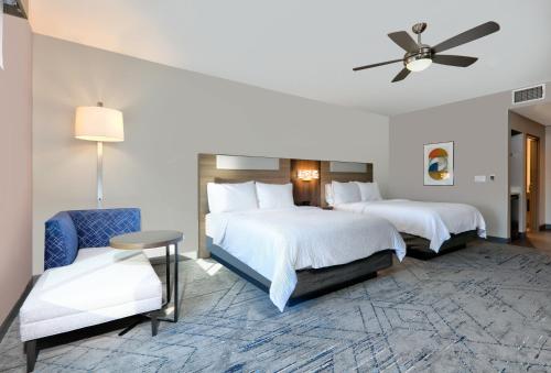Holiday Inn Express & Suites North Dallas at Preston, an IHG Hotel Image