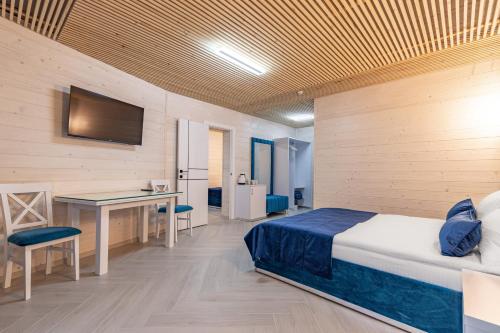 Una cama o camas en una habitación de Milana SPA & Hotel - SPA included