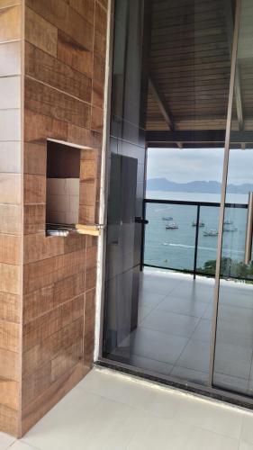 a room with a view of the ocean from a building at Marques Home in Porto Belo