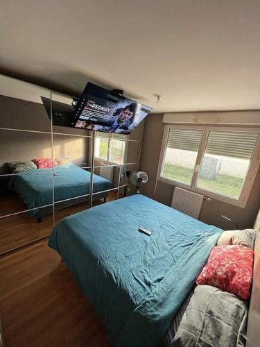Säng eller sängar i ett rum på Apt. entier 2 chambres Eurexpo garage