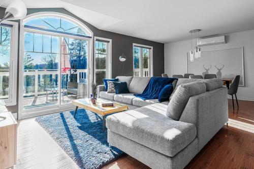 Grand Chalet De l'Escapade/hot tub/Lakeview/Ski-in