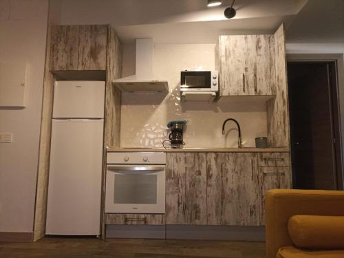 Кухня или мини-кухня в Apartamentos Rurales Parajes de Piedra
