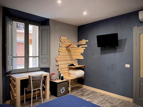 a room with a pile of wood on the wall at Urban Blue Guest House in Olbia