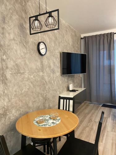 Televízia a/alebo spoločenská miestnosť v ubytovaní Apartament Granary
