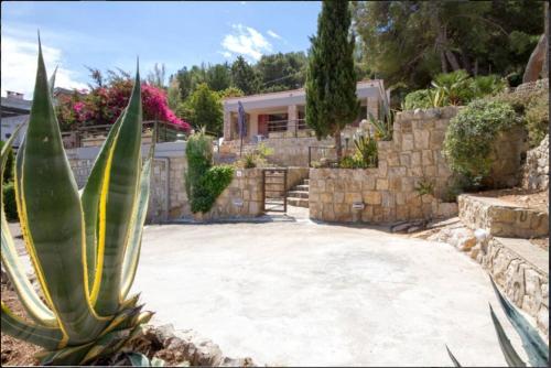 Giardino di Villa Flavia direttamente sul mare con terrazza incantevole per 6 persone