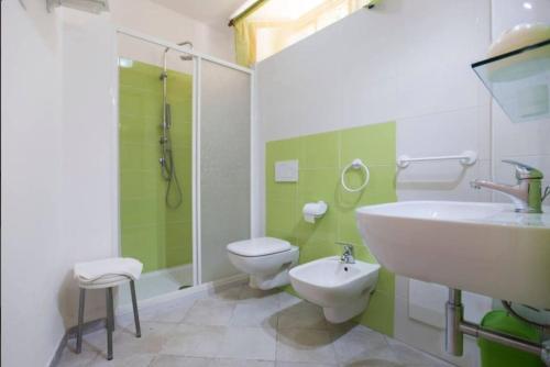 Bagno di Villa Flavia direttamente sul mare con terrazza incantevole per 6 persone