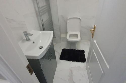Un baño de Modern house in Dublin