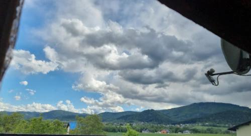 a view of a cloudy sky with mountains in the background at Apartament Rita in Godziszka