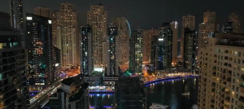 Letecký snímek ubytování 2 BR apartment with a beautiful view of the Marina minimum 5 night