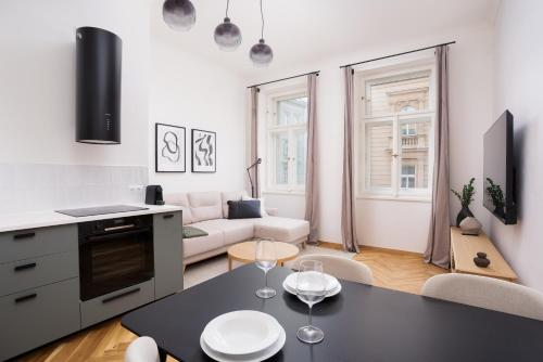 Bright Flat in Vinohrady by Prague Days