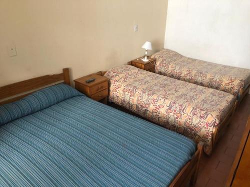 Habitación con 2 camas individuales en Hotel Familiar en Mar del Plata