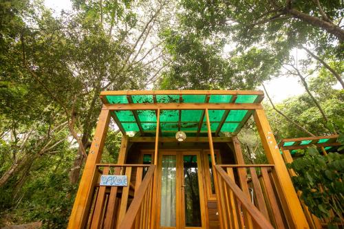 Κήπος έξω από το Alquimia Zen IGLUs de eucalipto na Reserva Aruá