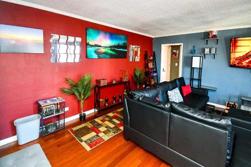 a living room with a leather couch and red walls at Modern Designed DTWN Condo with a 99 percent Walk Score in Atlanta