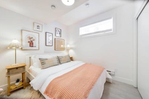 Photo de la galerie de l'établissement The Nook & Cranny Bsmt Suite, Near WEM & DT, Fast WiFi! Sleeps 4, à Edmonton