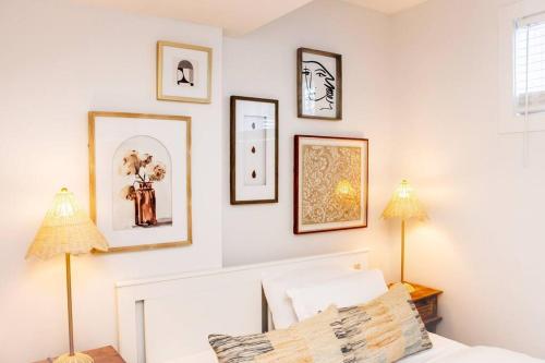 Photo de la galerie de l'établissement The Nook & Cranny Bsmt Suite, Near WEM & DT, Fast WiFi! Sleeps 4, à Edmonton