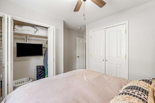 a bedroom with a bed and a ceiling fan at Caldwell Charming 1BedBath Home next Golf Course in Caldwell