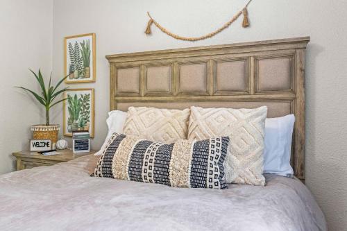 a bedroom with a bed with a wooden headboard and pillows at Caldwell Charming 1BedBath Home next Golf Course in Caldwell