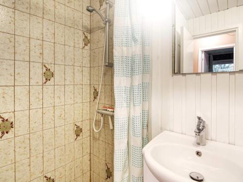 Et badeværelse på Holiday home Rødby LV