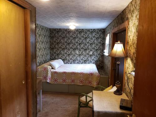Postel nebo postele na pokoji v ubytování Woodland Cottage