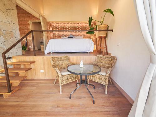 a room with a table and chairs and a bed at Wayarumi Skyhotel in Carhuaz