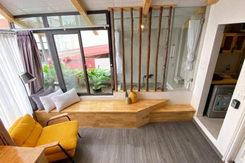 Posezení v ubytování HomestayCHAT*InfinityTub2*Netflix*Hanoi*OldQuarter