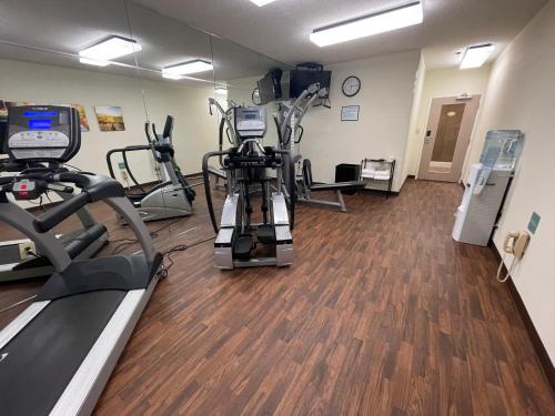 a room with treadmills and exercise equipment in a clinic at Comfort Inn Pinehurst - Southern Pines in Pinehurst