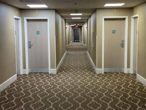 a hallway in a hospital with a hallwaygue at Comfort Inn Pinehurst - Southern Pines in Pinehurst