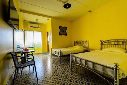 Postel nebo postele na pokoji v ubytování 2U Hotel Hatyai