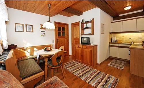 Кухня или мини-кухня в Gasthof-Pension Kesslsimerhof
