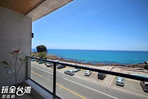 a balcony with a view of a road and the ocean at Jing Guan Hotel in Eluan