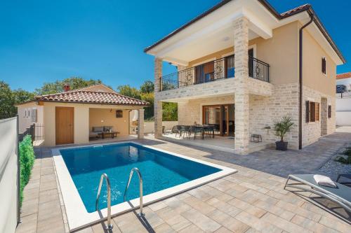 Zdjęcie z galerii obiektu Villa MONICA with private pool w mieście Risika