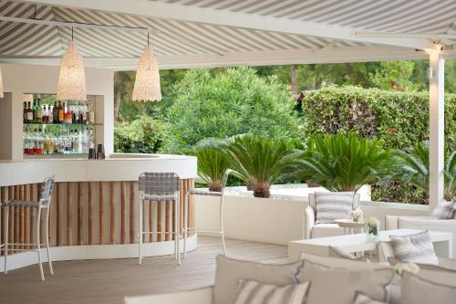 Taman di luar UNA Hotels Forte Dei Marmi