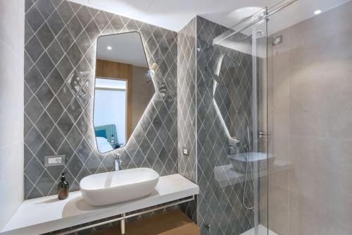 Vannituba majutusasutuses Villa Divina22-APT Armonia-Con Piscina e vista lago