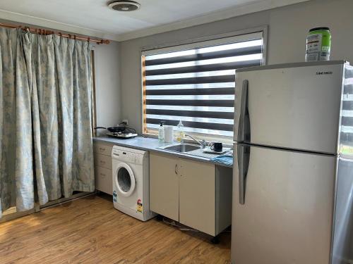 A cozinha ou cozinha compacta de Lovely granny flat