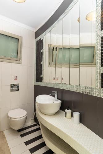 a bathroom with a sink and a toilet at Oniro Luxury Villas in Toroni