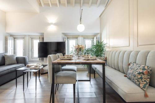 Penthouse suite with rooftop in the heart of Malaga by REMS