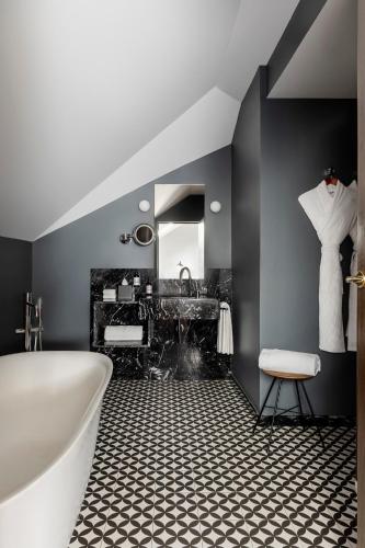 TÓTEM Madrid, a Small Luxury Hotel of the World Image