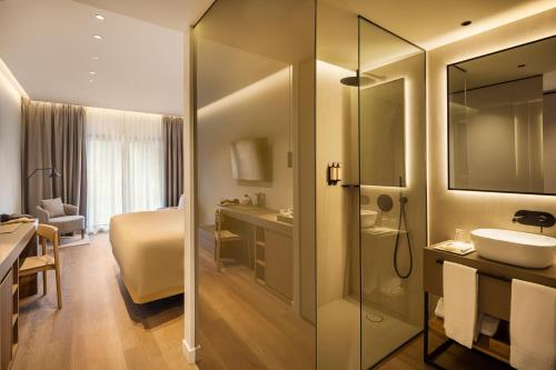 Bilik mandi di Hotel MIM Baqueira Luxury & SPA