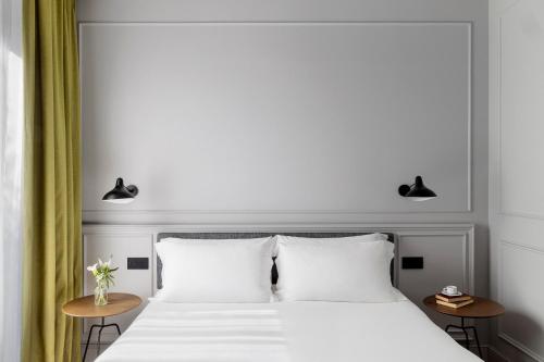 Ένα ή περισσότερα κρεβάτια σε δωμάτιο στο TÓTEM Madrid, a Small Luxury Hotel of the World