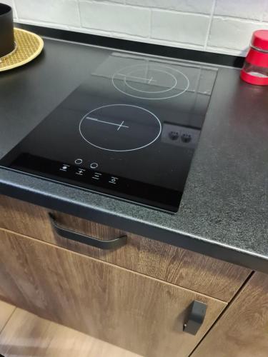 a microwave oven sitting on top of a kitchen counter at Apartmani Gavric Borovi 2 in Divčibare