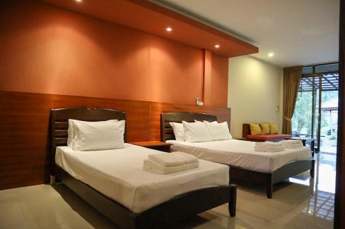 Кровать или кровати в номере The Green Koh Phangan