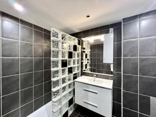 Ένα μπάνιο στο Albufeira Central 4 by Homing