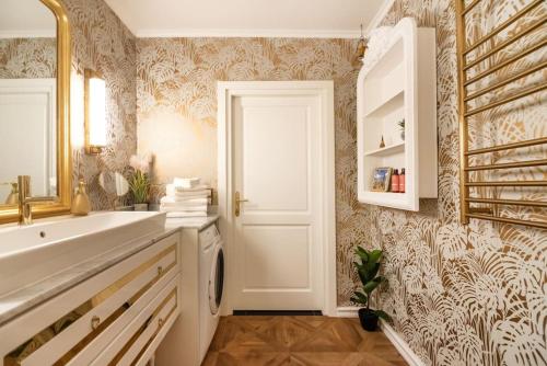 a bathroom with a sink and a mirror at Papageno's Luxury Hideout in Vienna
