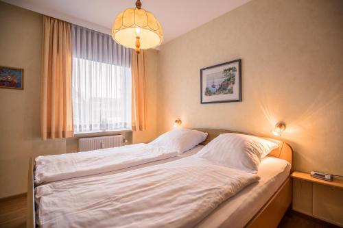 Postel nebo postele na pokoji v ubytování "Nordseekante" Nordseekante, Whg 501