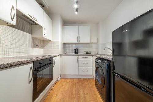 מטבח או מטבחון ב-Luxury 2 Bed Apartment Stansted Airport Bishops Stortford