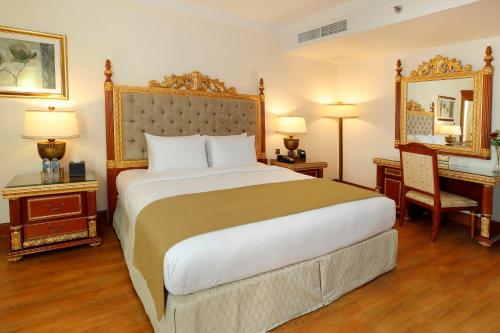 Sunday Hotel Holiday international Dubai Image