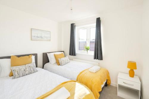 Ένα ή περισσότερα κρεβάτια σε δωμάτιο στο Fortified Three Bedroom Home Bristol